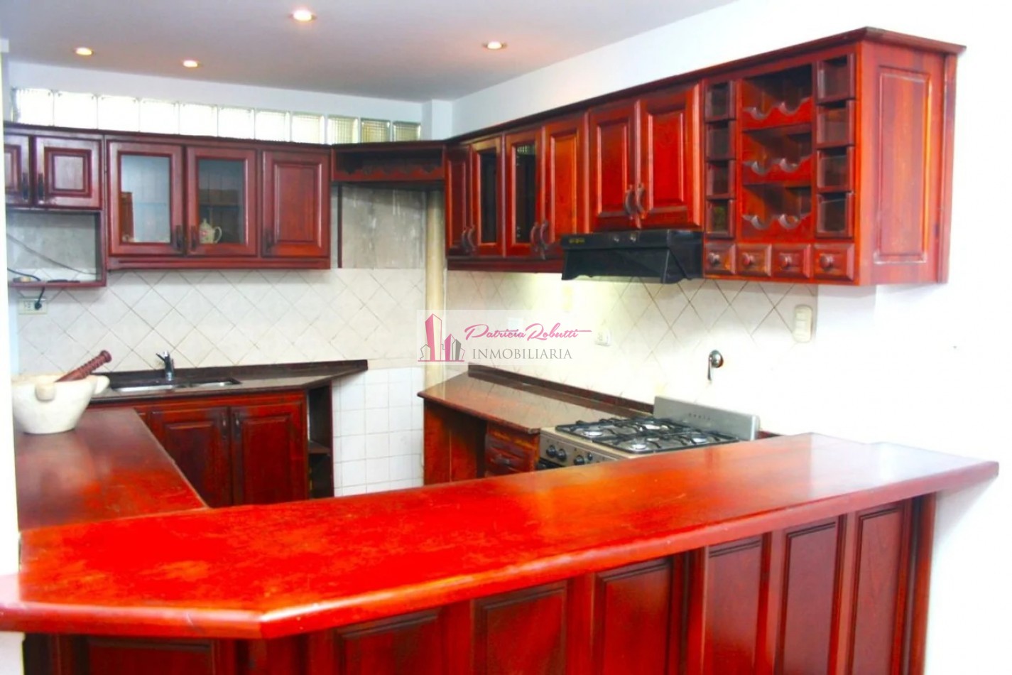 EN VENTA CASA TRIPLEX 4 AMBIENTES TAPIALES