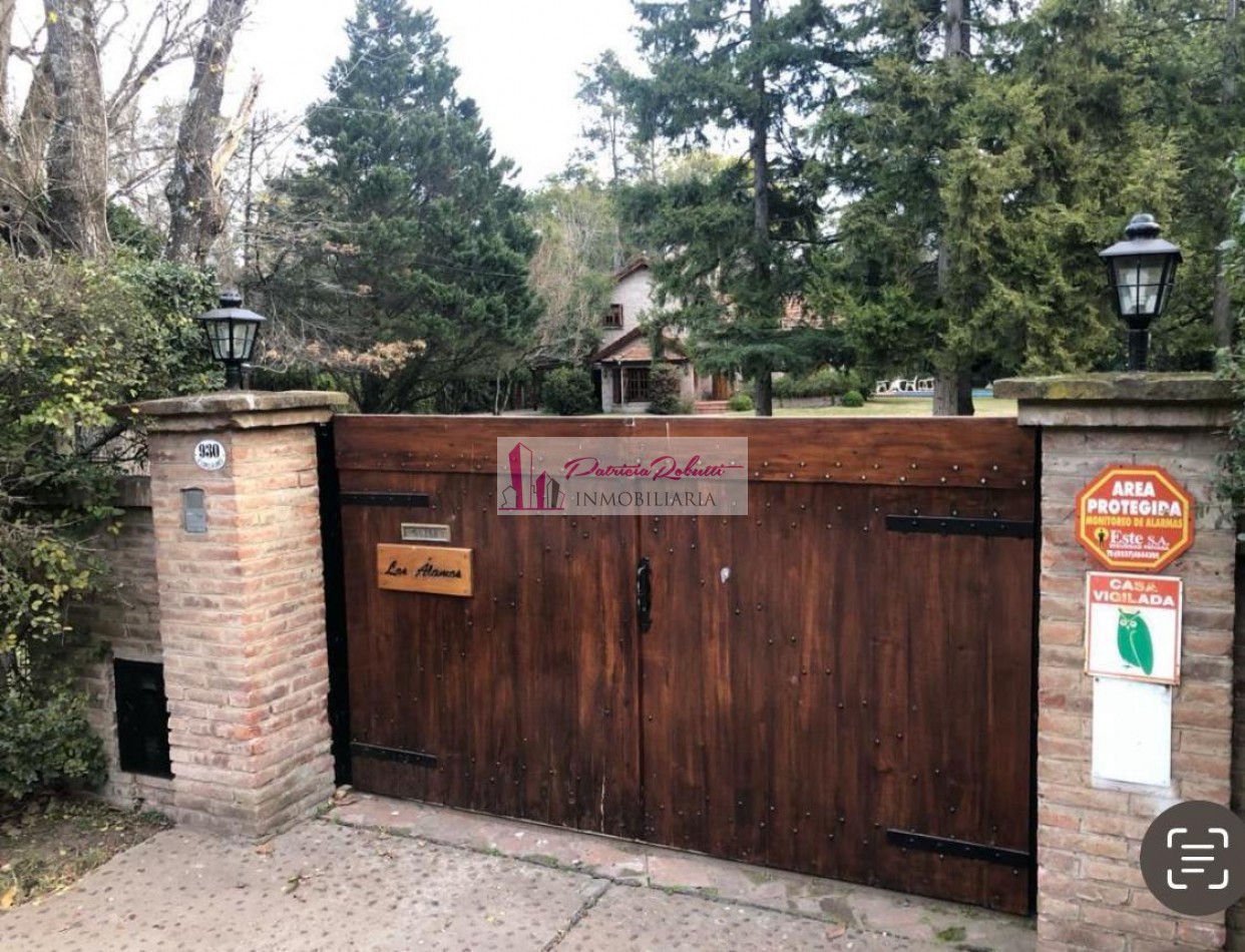SE VENDE CASA 5 AMBIENTES CON PARQUE, PISCINA, CASA DE HUESPED GRAL. RODRIGUEZ