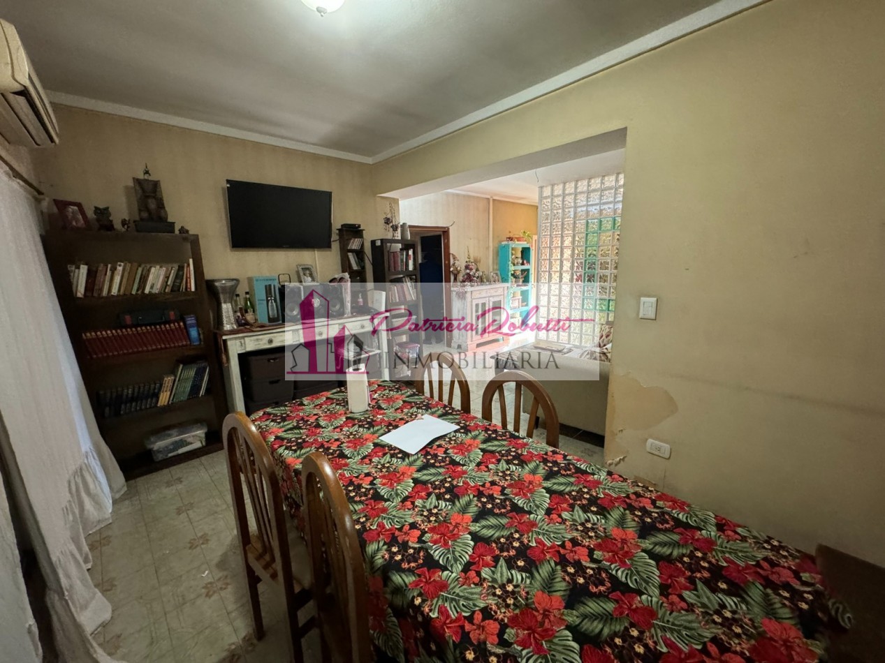 EN VENTA CASA MULTIFAMILIAR 6 AMBIENTES DISTRIBUIDA EN 2 CASAS VILLA INSUPERABLE.