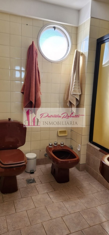 EN VENTA DEPARTAMENTO 4 AMBIENTES CON DEPENDENCIA Y COCHERA