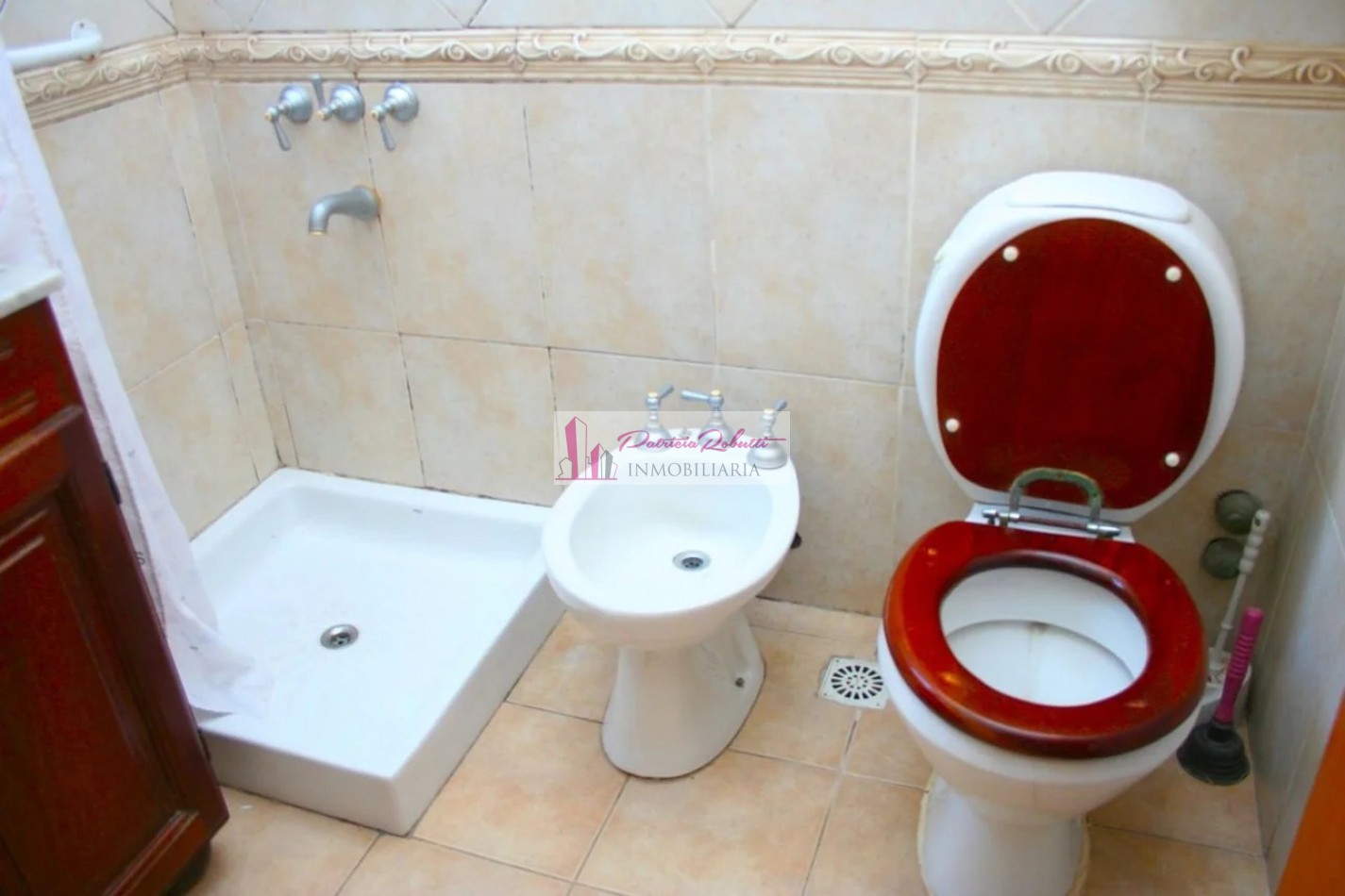 EN VENTA CASA TRIPLEX 4 AMBIENTES TAPIALES