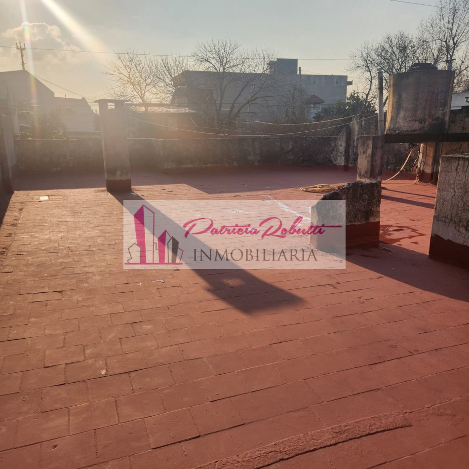 EN VENTA CASA 4 AMBIENTES EN VILLA LUGANO- LOTE 10 X 29.70- MULTIFAMILIAR