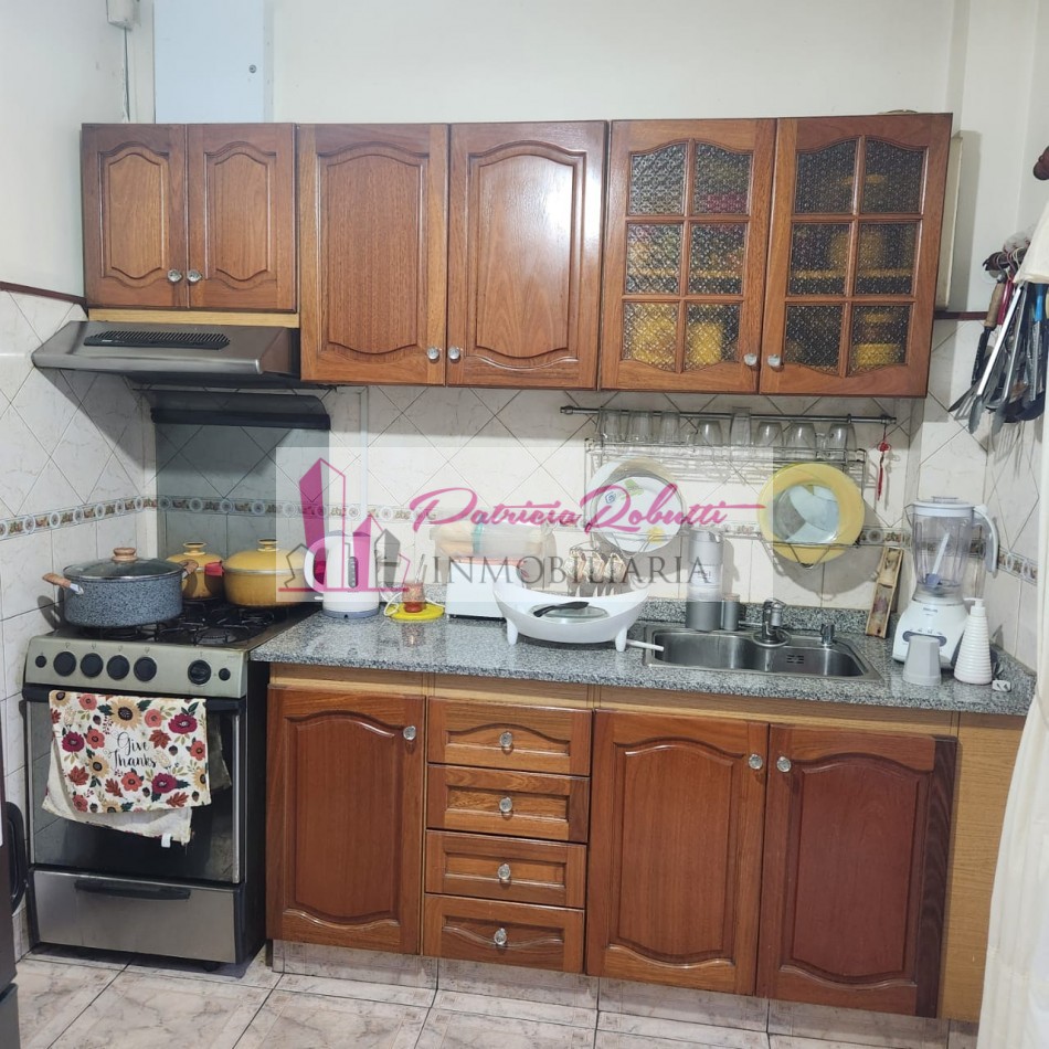 EN VENTA CASA 3 + 2 AMBIENTES EN VILLA LUGANO- LOTE 8.66 X 21.35- MULTIFAMILIAR 