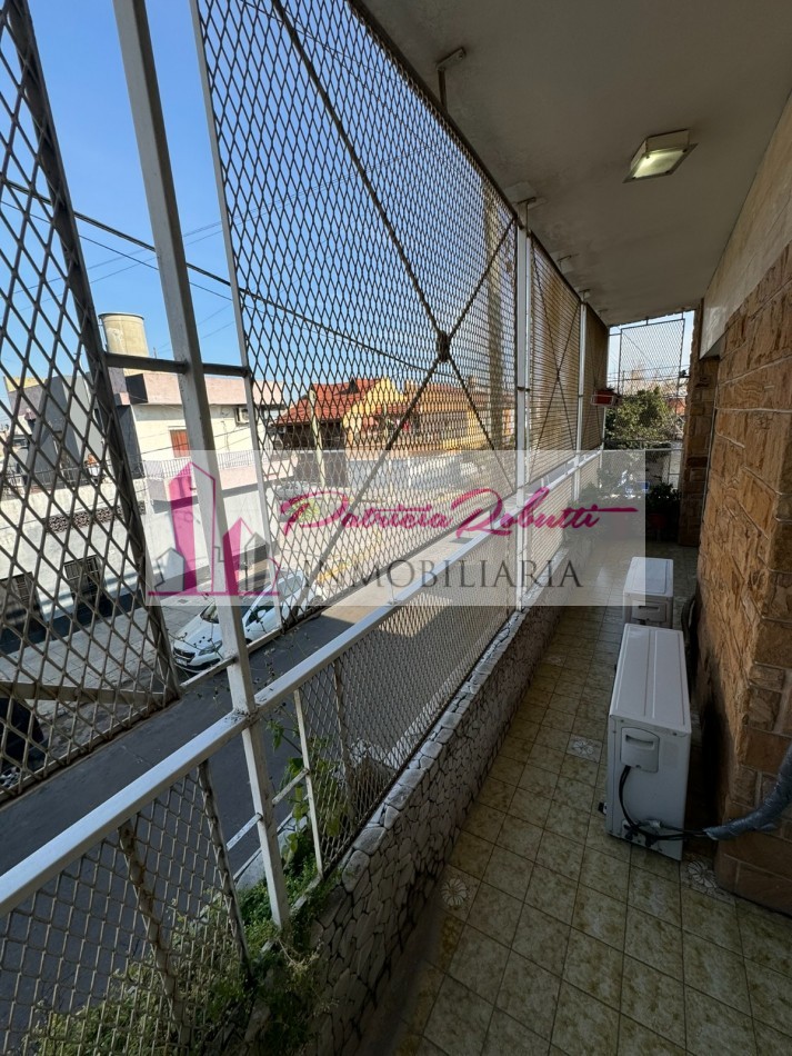 EN VENTA CASA MULTIFAMILIAR 6 AMBIENTES DISTRIBUIDA EN 2 CASAS VILLA INSUPERABLE.