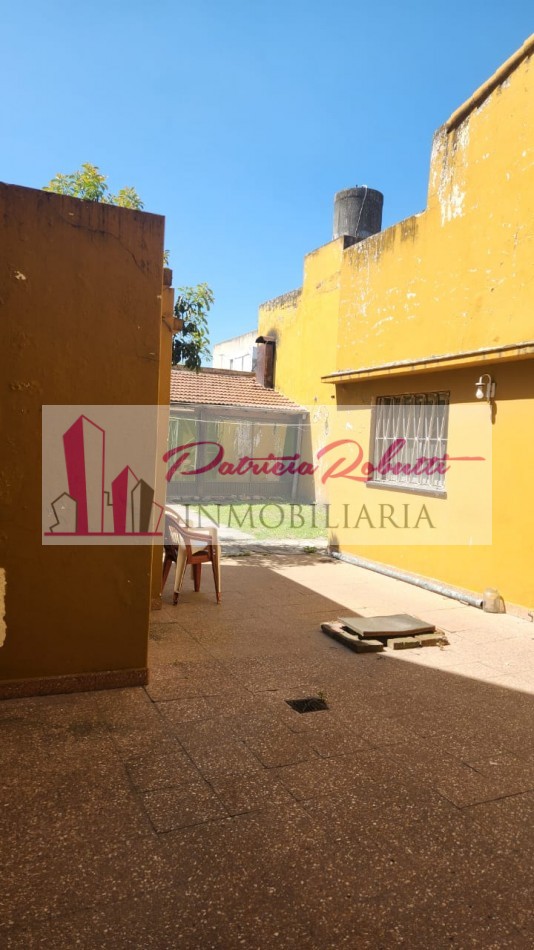 VENTA CASA 6 AMB CON GARAGE Y PARQUE EN GRAL PAZ ENTRE AV CRUZ Y CHILAVERT VILLA LUGANO LOTE TERRENO 8.66 X 31 