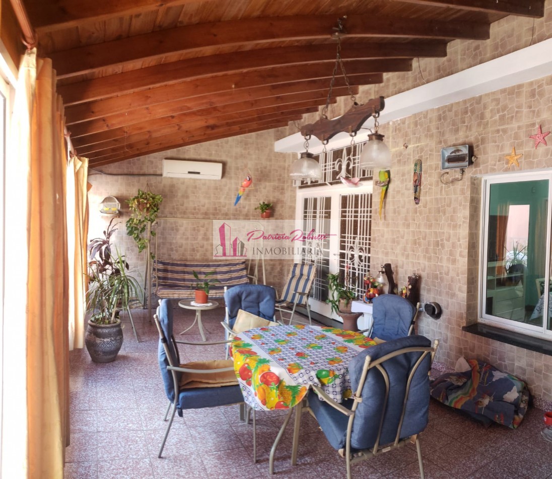 SE VENDE CASA 5 AMBIENTES CON PARQUE Y PISCINA VILLA CELINA