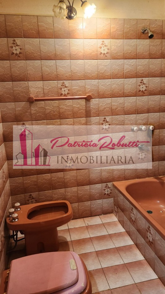 EN VENTA CASA 4 AMBIENTES EN VILLA CELINA POLO TEXTIL LOTE