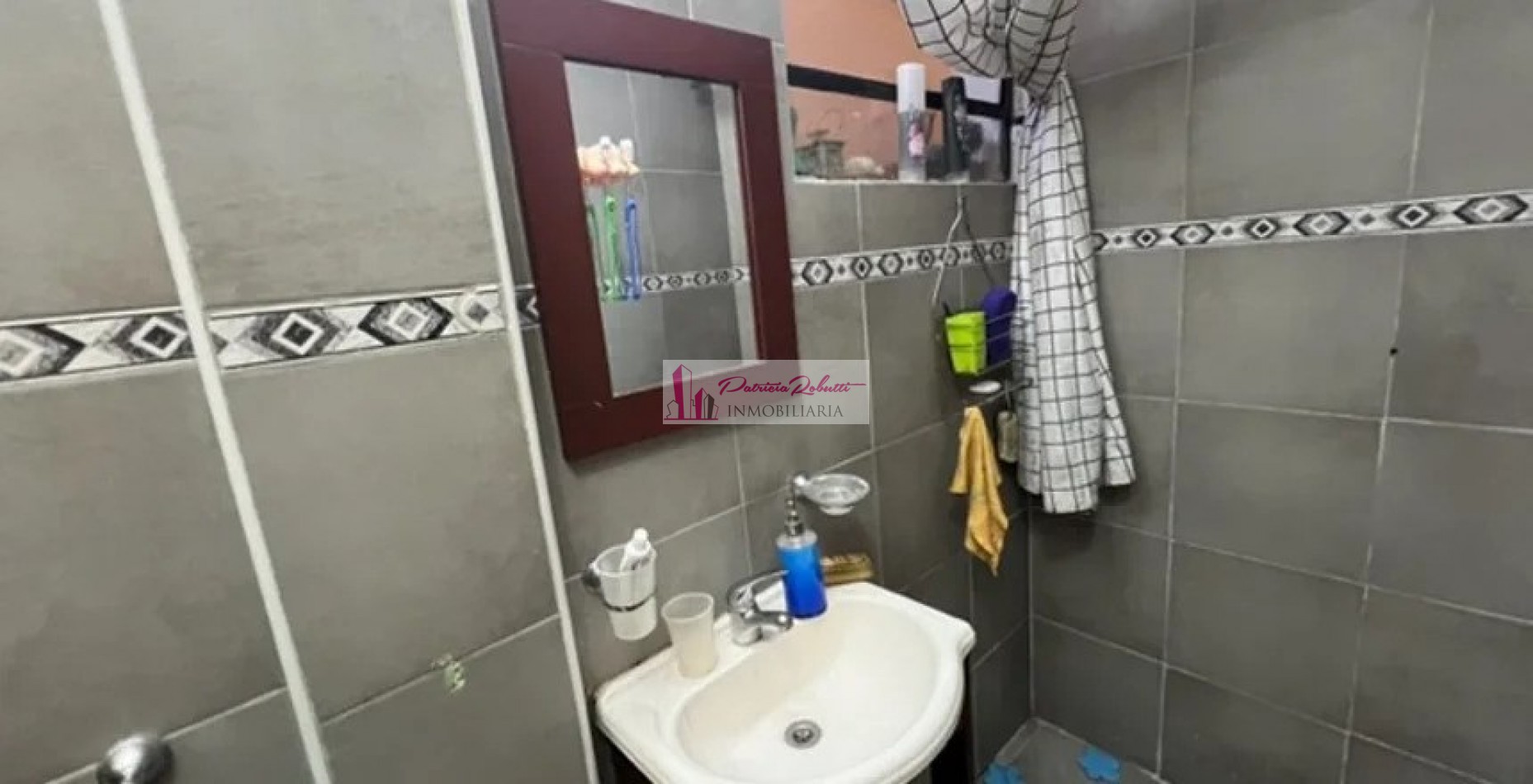 EN VENTA CASA 4 AMBIENTES EN VILLA LUGANO