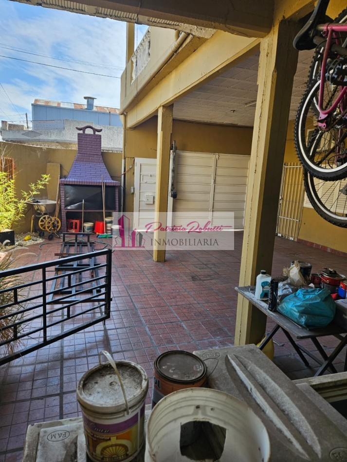 EN VENTA CASA 4 AMBIENTES CON PISCINA, PATIO, TERRAZA Y GARAGE VILLA MADERO
