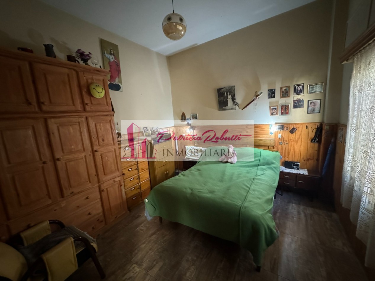 EN VENTA CASA MULTIFAMILIAR 6 AMBIENTES DISTRIBUIDA EN 2 CASAS VILLA INSUPERABLE.