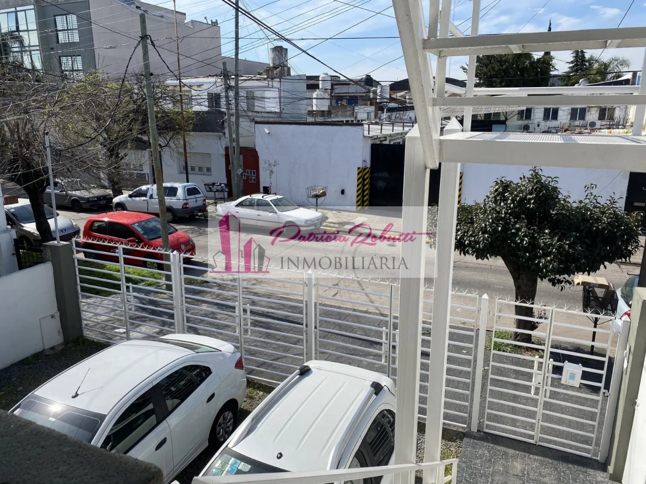 EN VENTA DEPARTAMENTO 2 AMBIENTES CON COCHERA EN MORON.