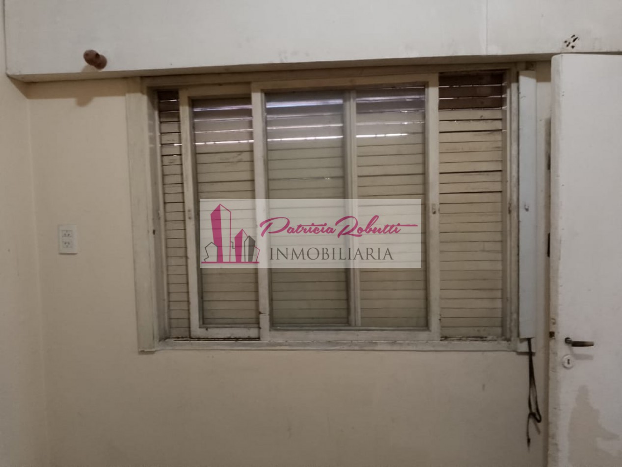 EN VENTA CASA 4 AMBIENTES EN VILLA LUGANO- LOTE 10 X 29.70- MULTIFAMILIAR