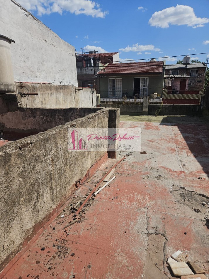 EN VENTA CASA 2 AMBIENTES EN VILLA CELINA- CON TERRAZA IDEAL CONSTRUCCION OPORTUNIDAD