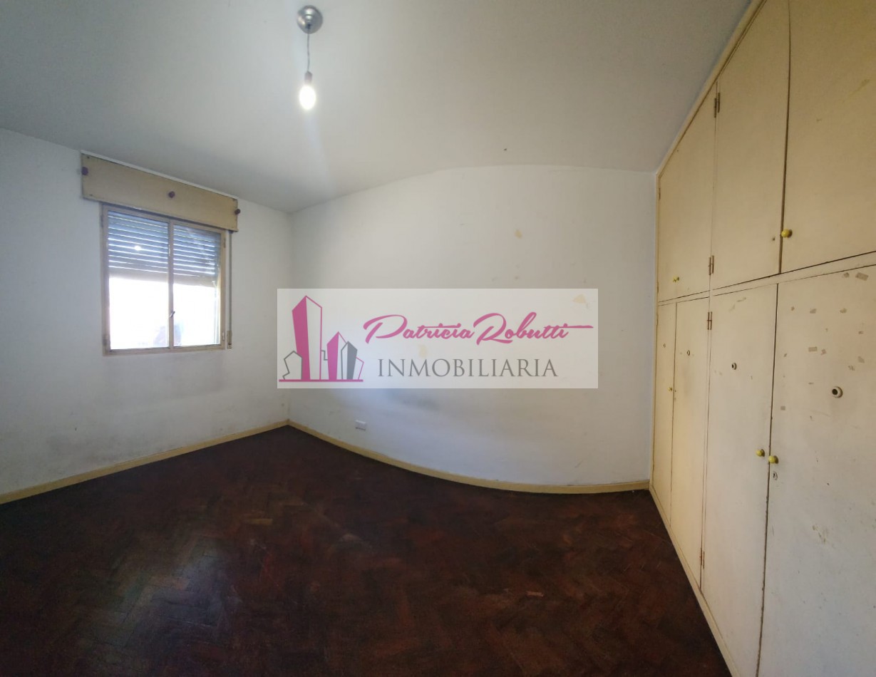 EN VENTA DEPARTAMENTO 3 AMBIENTES CON PATIO EN CENTRO COMERCIAL VILLA CELINA.