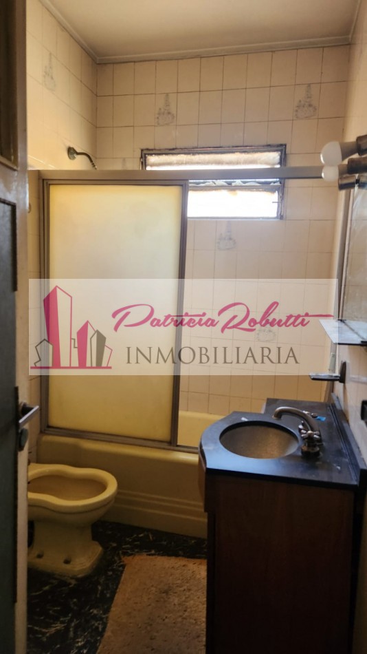 VENTA CASA 6 AMB CON GARAGE Y PARQUE EN GRAL PAZ ENTRE AV CRUZ Y CHILAVERT VILLA LUGANO LOTE TERRENO 8.66 X 31 