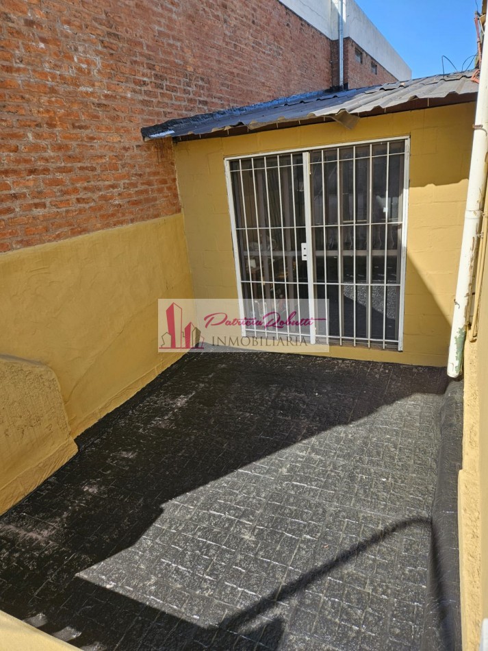 EN VENTA CASA 4 AMBIENTES CON PISCINA, PATIO, TERRAZA Y GARAGE VILLA MADERO