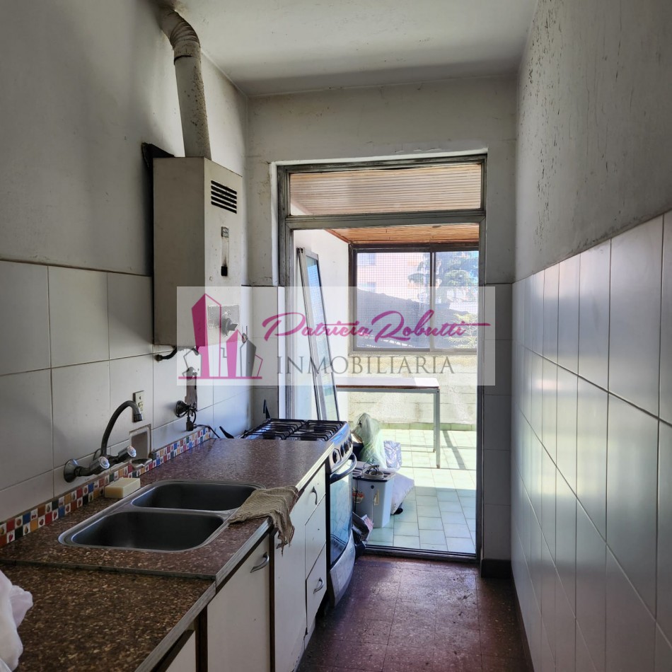 EN VENTA DEPARTAMENTO 3 AMBIENTES CON PATIO EN CENTRO COMERCIAL VILLA CELINA.