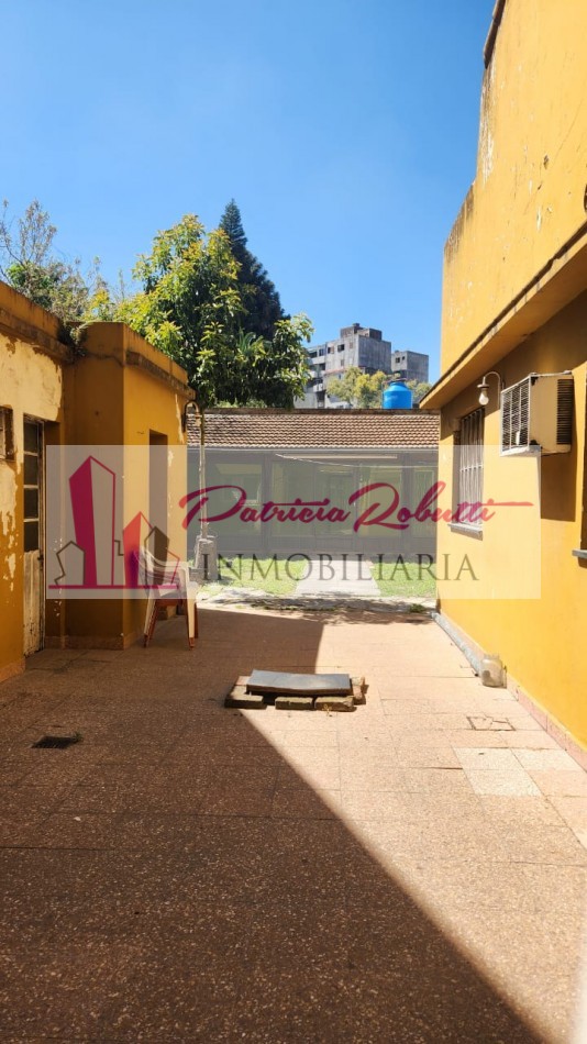 VENTA CASA 6 AMB CON GARAGE Y PARQUE EN GRAL PAZ ENTRE AV CRUZ Y CHILAVERT VILLA LUGANO LOTE TERRENO 8.66 X 31 