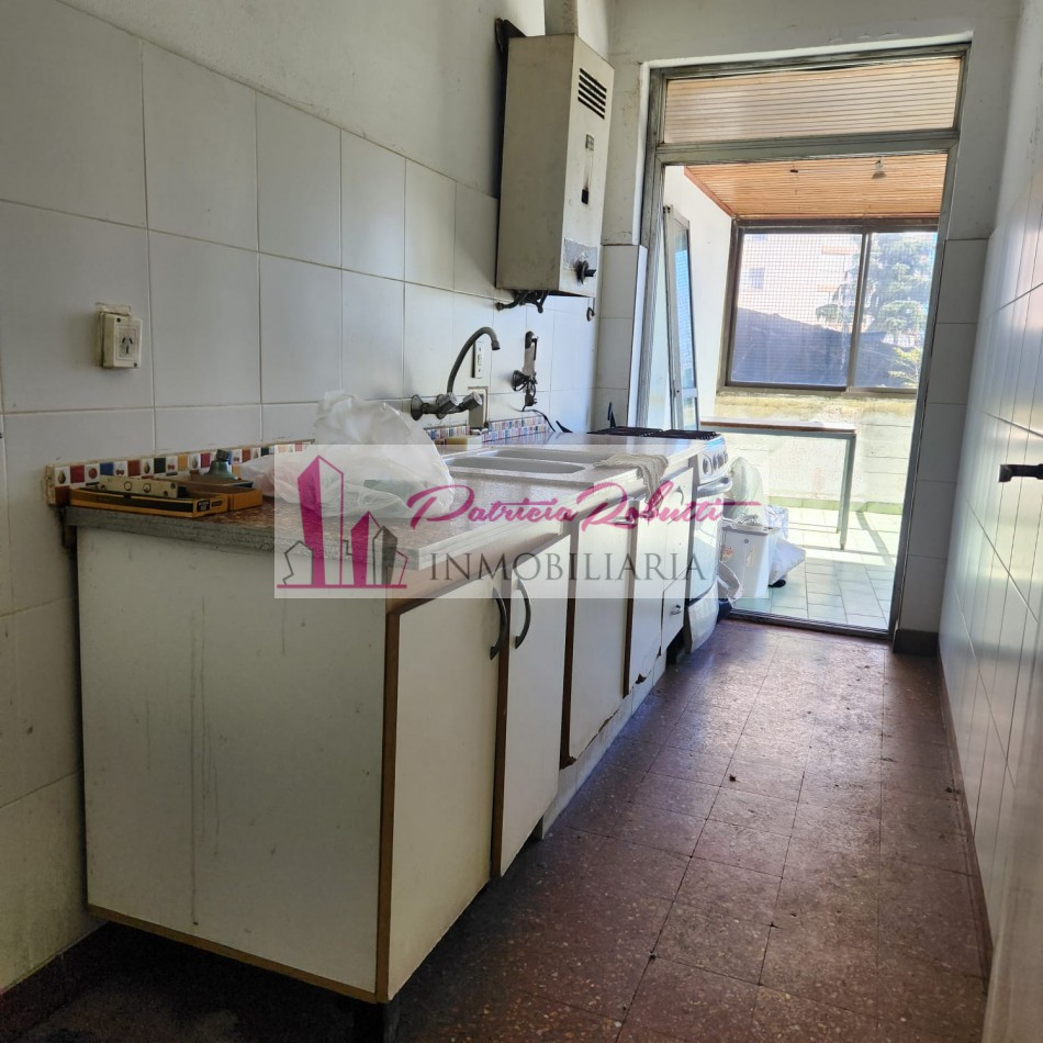 EN VENTA DEPARTAMENTO 3 AMBIENTES CON PATIO EN CENTRO COMERCIAL VILLA CELINA.