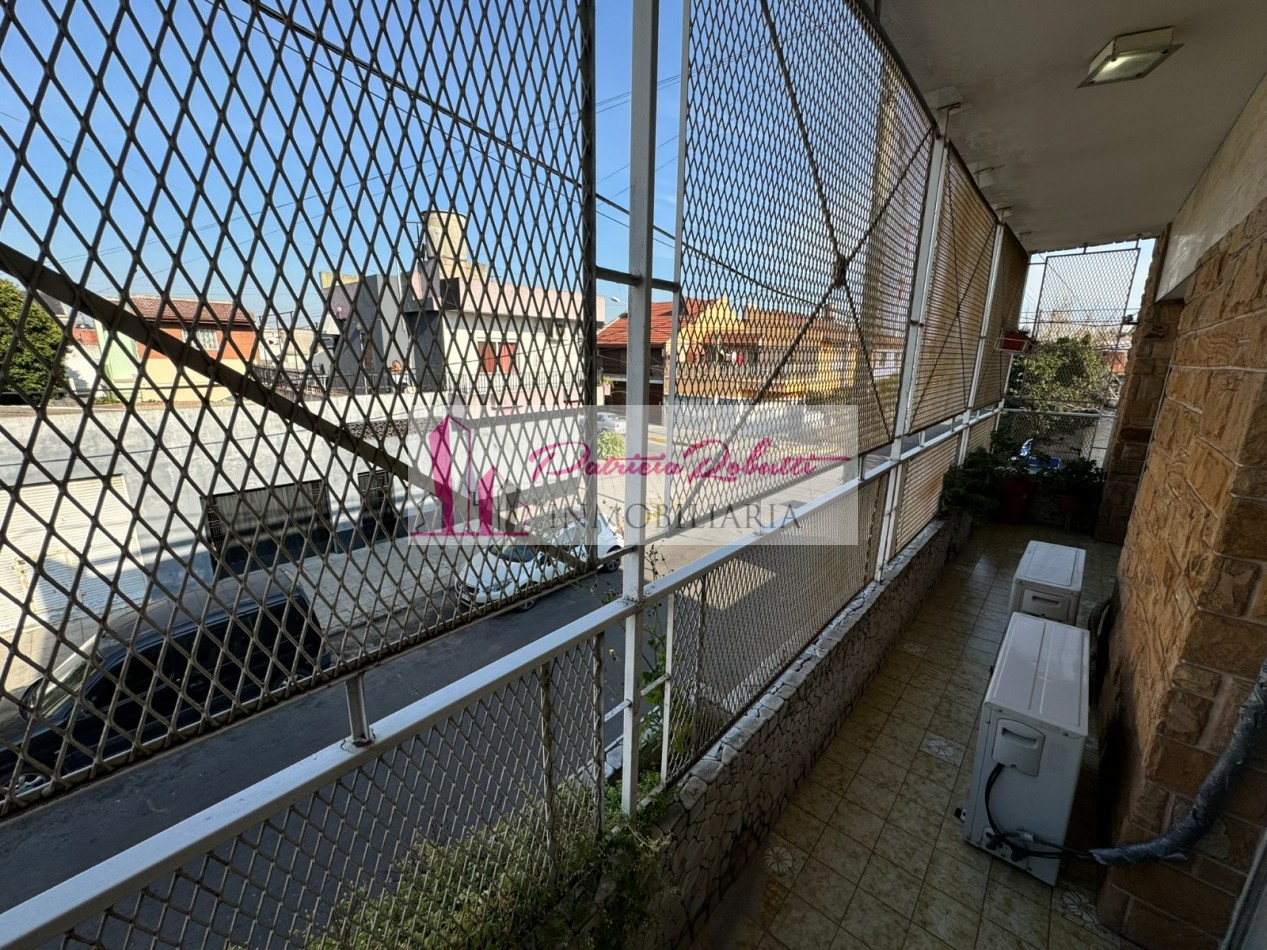 EN VENTA CASA MULTIFAMILIAR 6 AMBIENTES DISTRIBUIDA EN 2 CASAS VILLA INSUPERABLE.