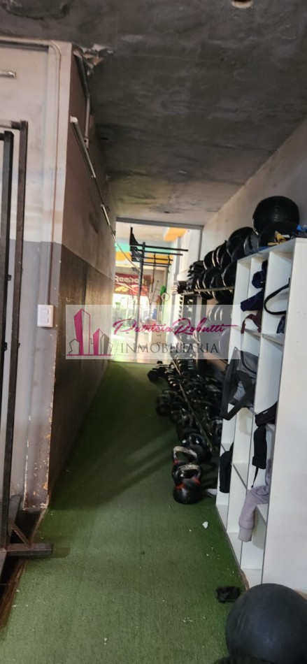 EN VENTA LOCAL COMERCIAL/ DEPOSITO/ GALPON GRAN METRAJE -VILLA LUGANO