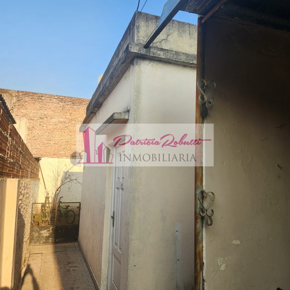 EN VENTA CASA 4 AMBIENTES EN VILLA LUGANO- LOTE 10 X 29.70- MULTIFAMILIAR