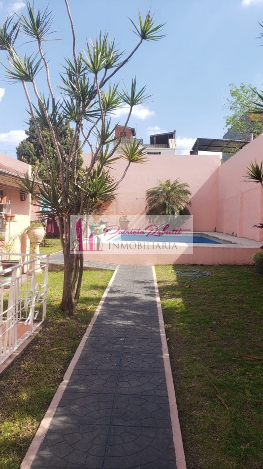 SE VENDE CASA 5 AMBIENTES CON PARQUE Y PISCINA VILLA CELINA