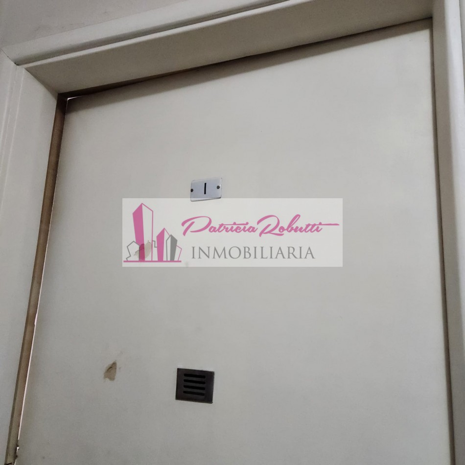 EN VENTA DEPARTAMENTO 3 AMBIENTES CON PATIO EN CENTRO COMERCIAL VILLA CELINA.