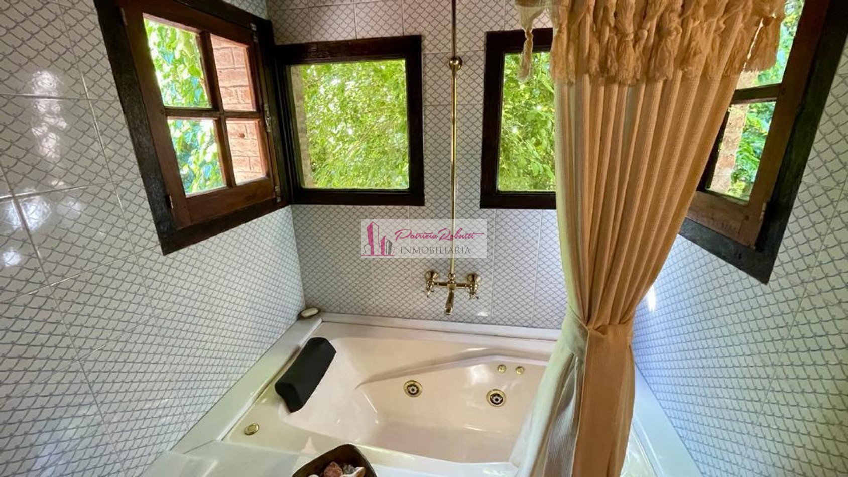 SE VENDE CASA 5 AMBIENTES CON PARQUE, PISCINA, CASA DE HUESPED GRAL. RODRIGUEZ