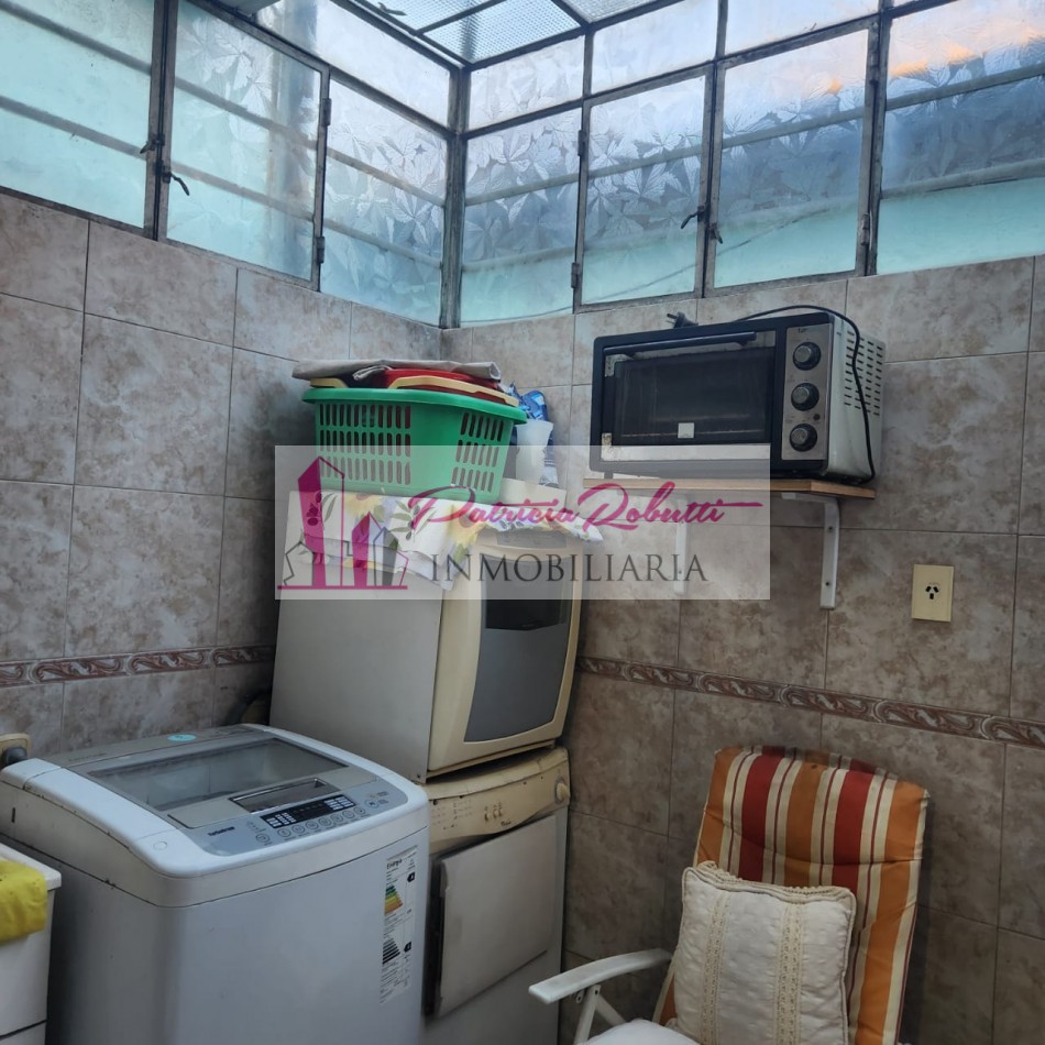 EN VENTA CASA 3 + 2 AMBIENTES EN VILLA LUGANO- LOTE 8.66 X 21.35- MULTIFAMILIAR 