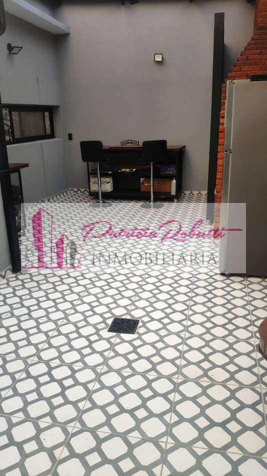 EN VENTA CASA 6 AMBIENTES EN LA TABLADA.