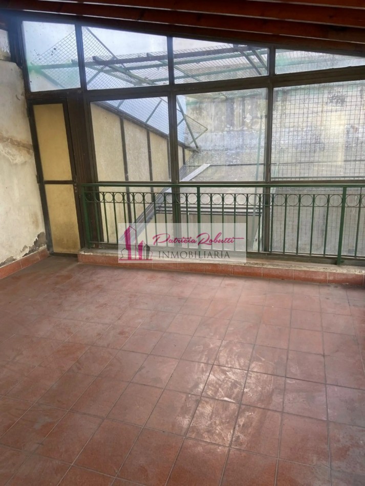EN VENTA CASA 6 AMBIENTES A REFACCIONAR EN FLORES
