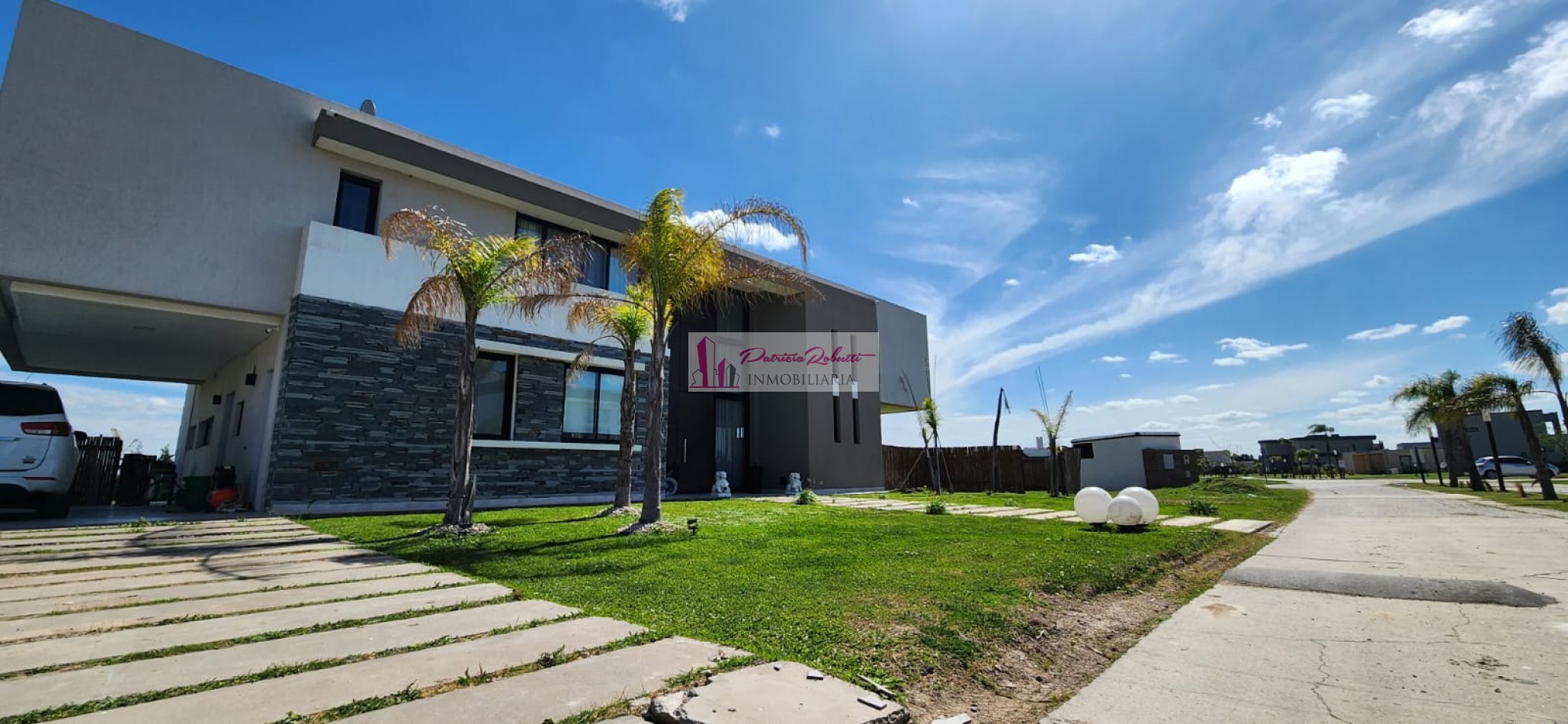 EN VENTA CASA 6 AMBIENTES CON PISCINA Y 2 COCHERAS EN BARRIO PRIVADO LAGOS DE CANNING