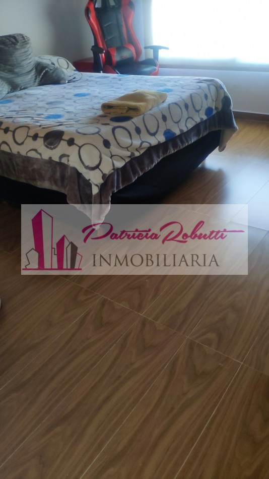 EN VENTA CASA 6 AMBIENTES EN LA TABLADA.