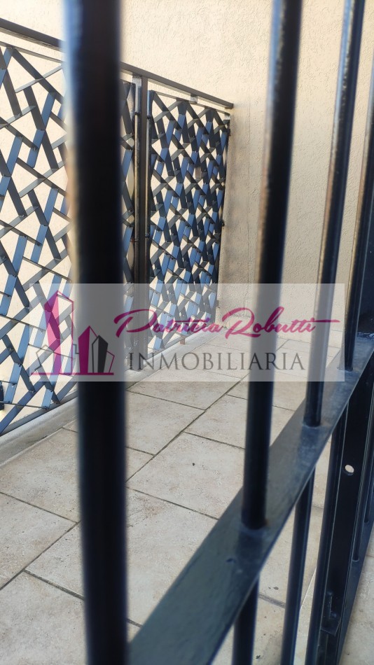 EN VENTA CASA 6 AMBIENTES EN LA TABLADA.