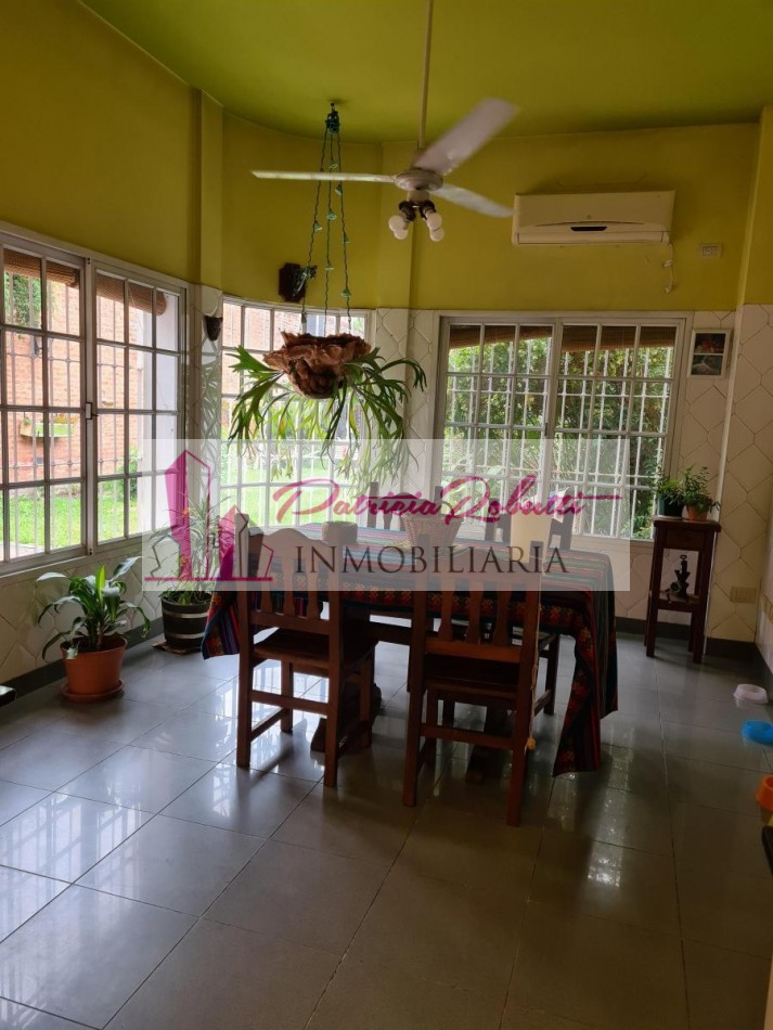 EN VENTA CASA 4 AMBIENTES EN VILLA LUGANO.