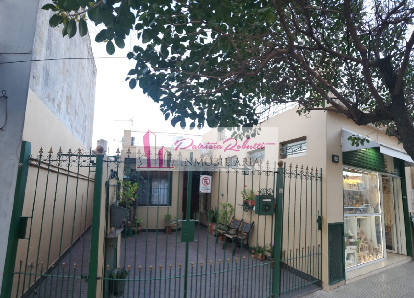 EN VENTA CASA 3 + 2 AMBIENTES EN VILLA LUGANO- LOTE 8.66 X 21.35- MULTIFAMILIAR 