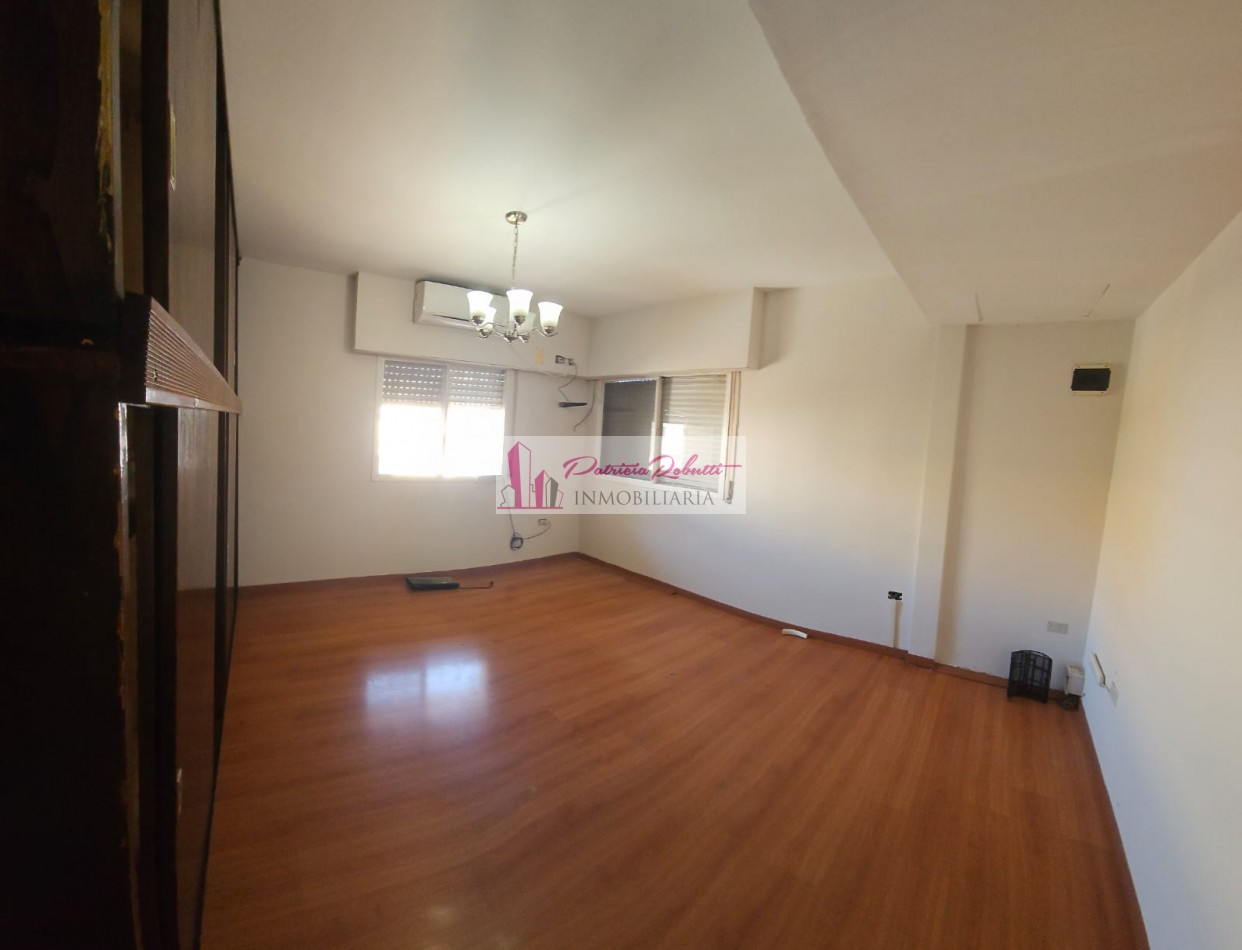 EN VENTA CASA 4 AMBIENTES CON PISCINA, PATIO, TERRAZA Y GARAGE VILLA MADERO