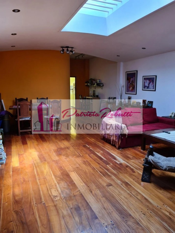 EN VENTA CASA 4 AMBIENTES EN VILLA LUGANO.