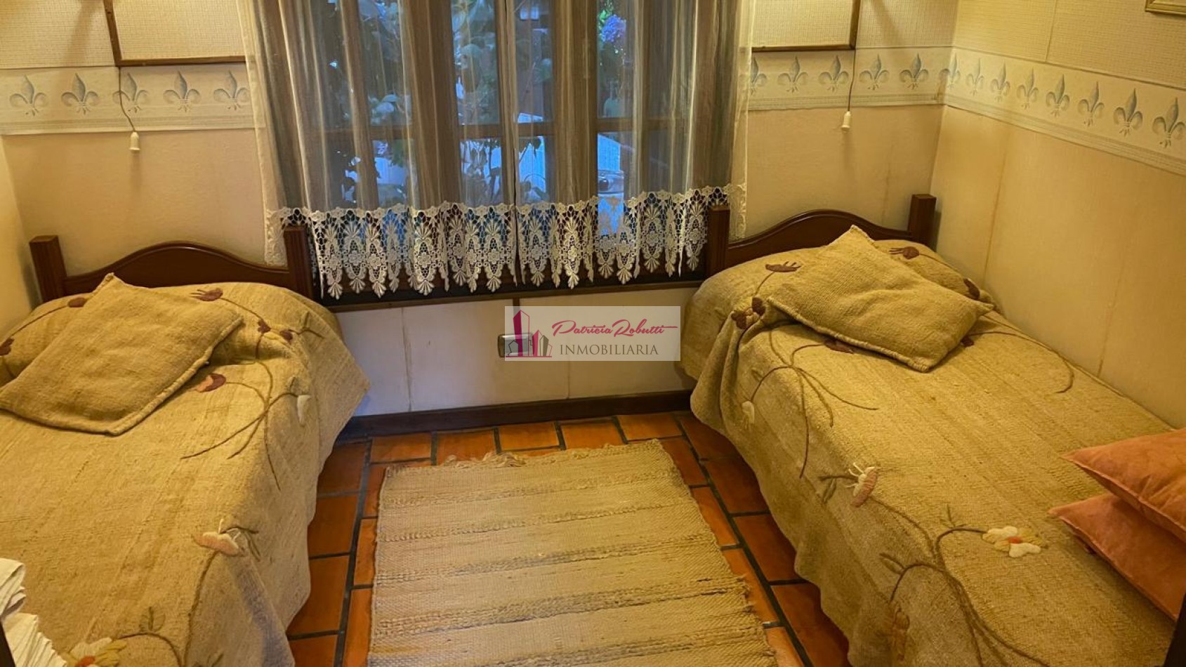 SE VENDE CASA 5 AMBIENTES CON PARQUE, PISCINA, CASA DE HUESPED GRAL. RODRIGUEZ