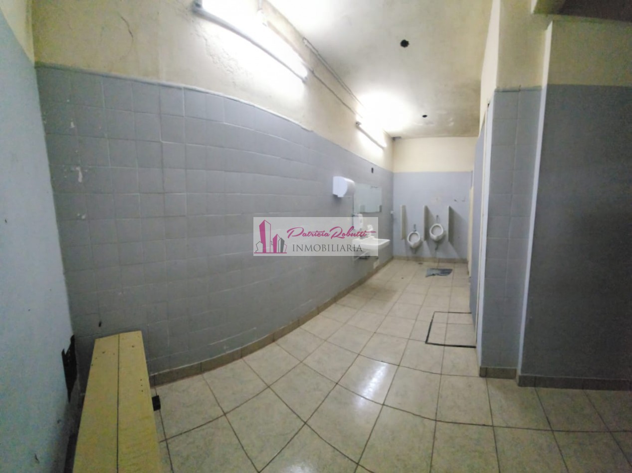 EN VENTA LOCAL COMERCIAL/ DEPOSITO/ GALPON GRAN METRAJE -VILLA LUGANO