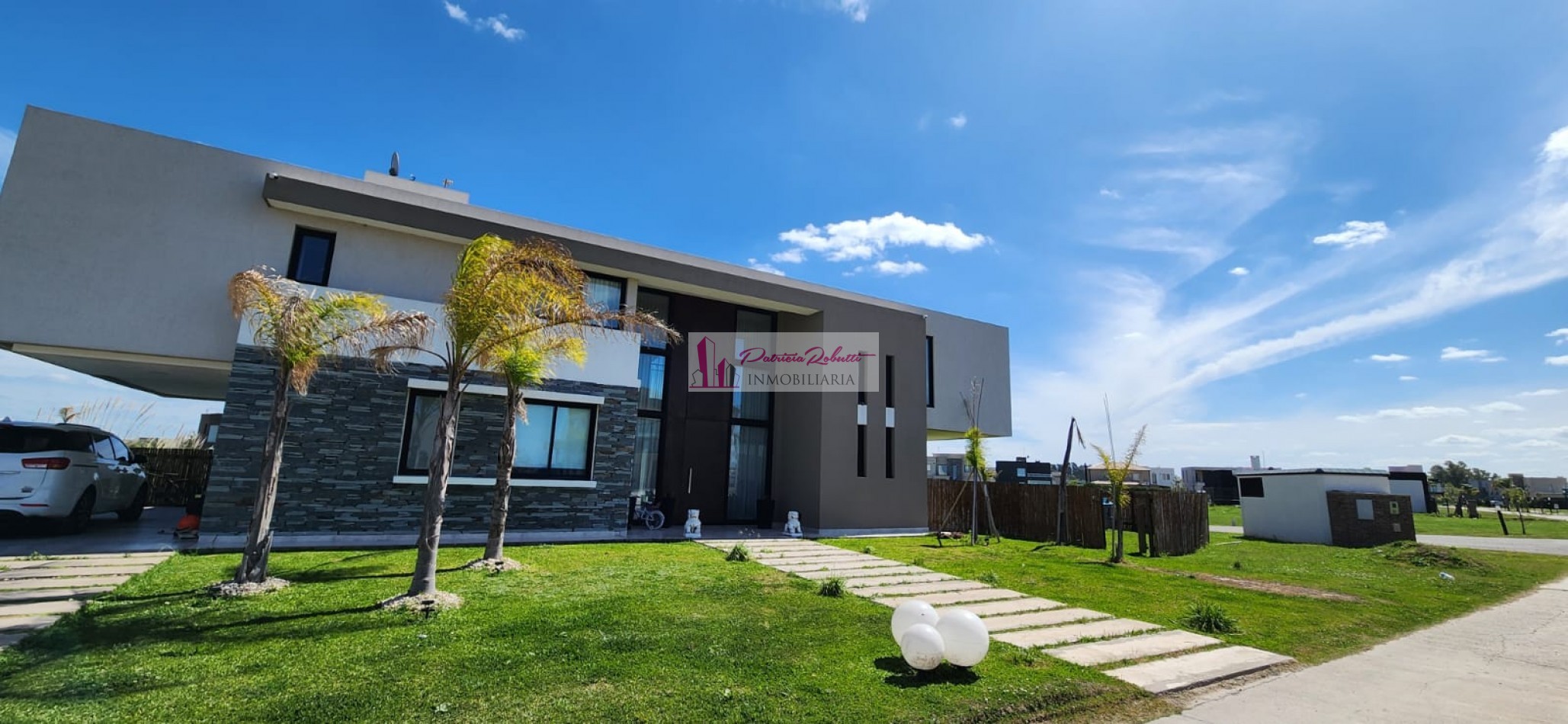 EN VENTA CASA 6 AMBIENTES CON PISCINA Y 2 COCHERAS EN BARRIO PRIVADO LAGOS DE CANNING