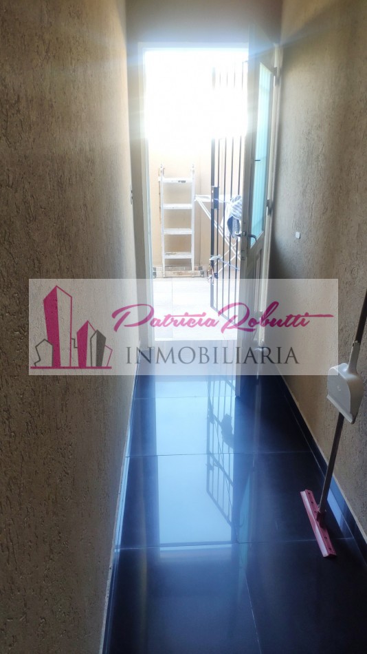 EN VENTA CASA 6 AMBIENTES EN LA TABLADA.