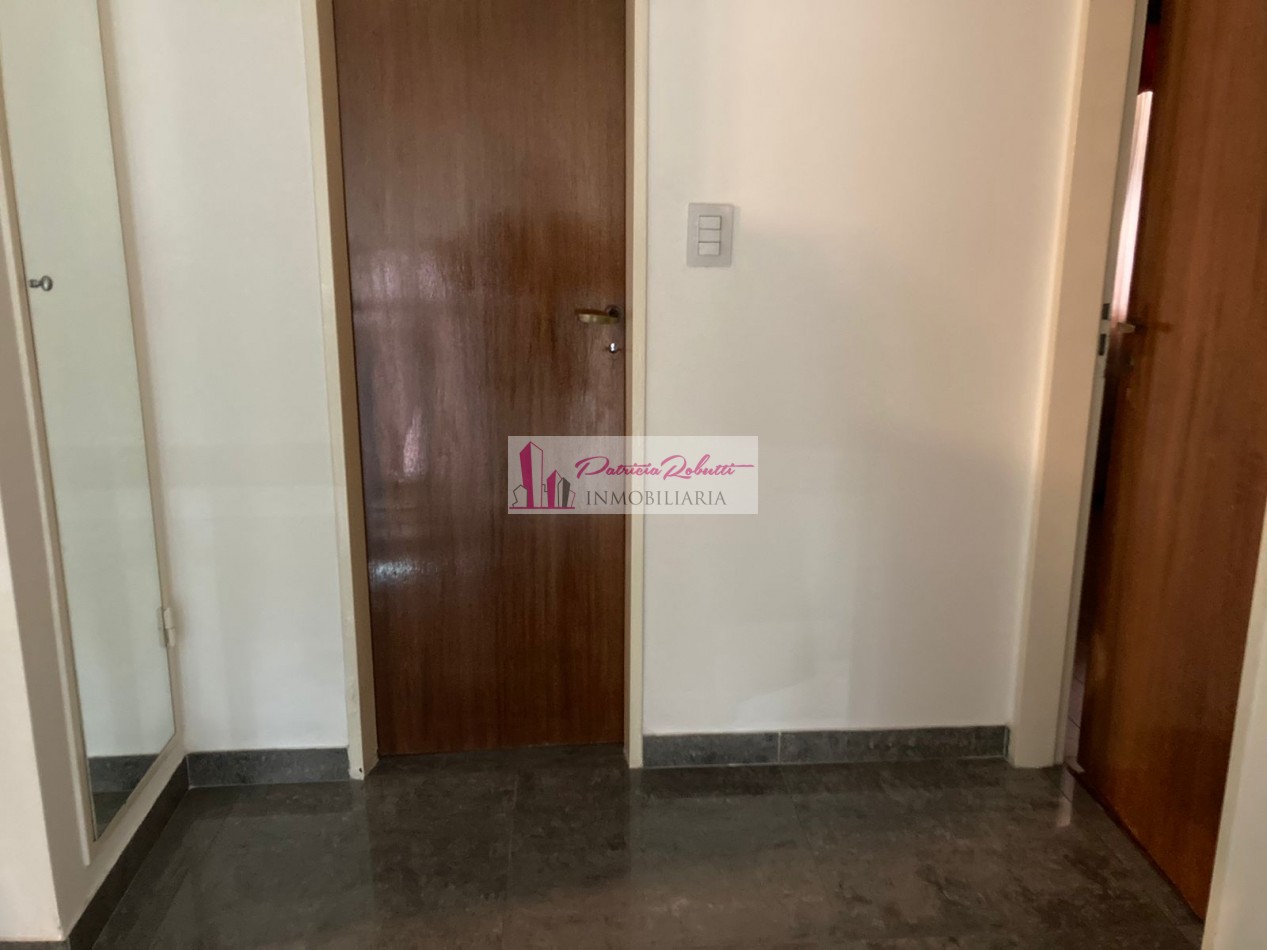 EN VENTA HERMOSA CASA 4 AMBIENTES CON GARAGE, JARDIN, QUINCHO Y PATIO SAN JUSTO