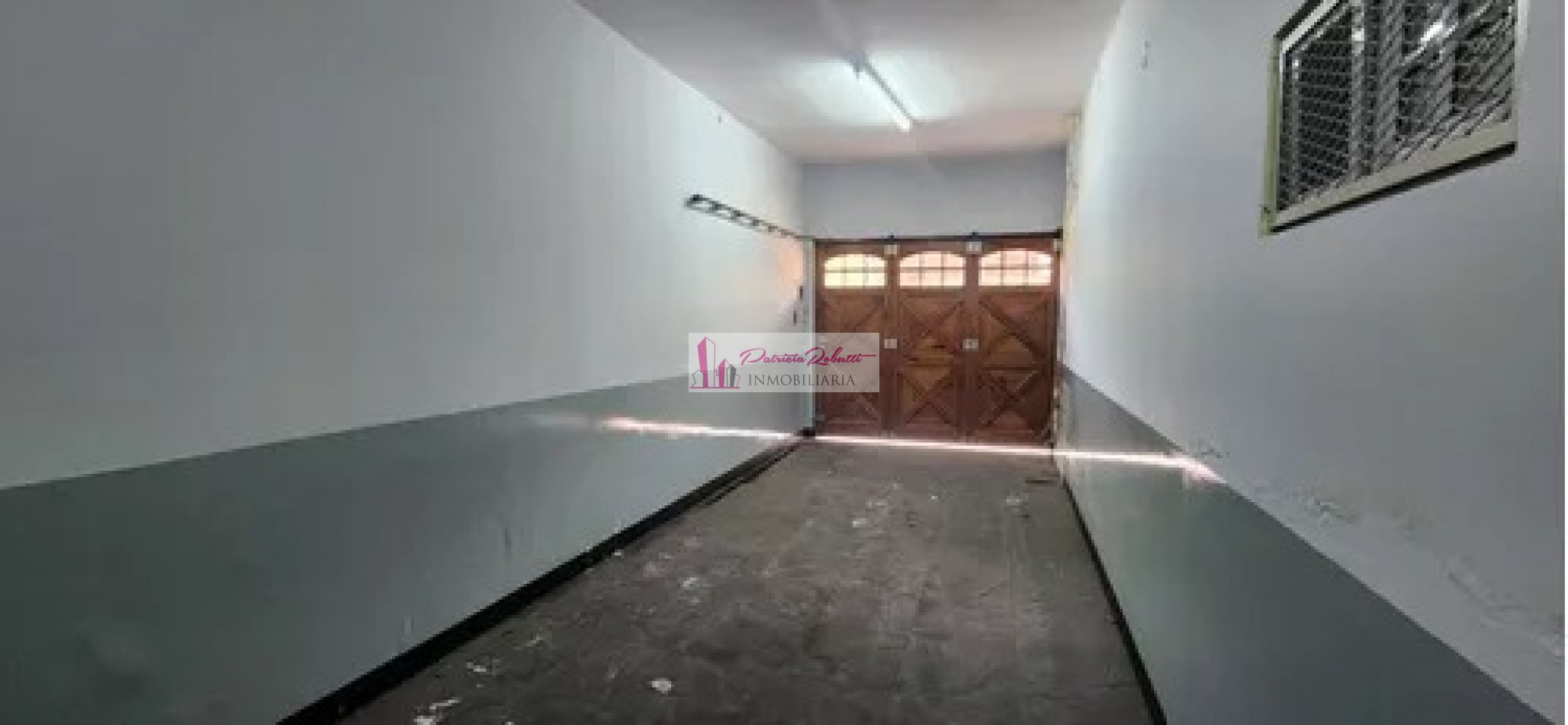 SE VENDE CASA 3 AMBIENTES CON GARAGE Y PARQUE TAPIALES