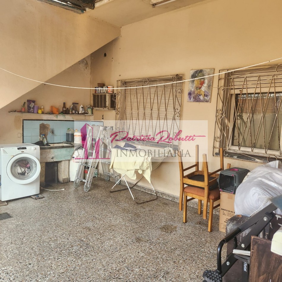 EN VENTA CASA 4 AMBIENTES EN VILLA LUGANO- LOTE 10 X 29.70- MULTIFAMILIAR
