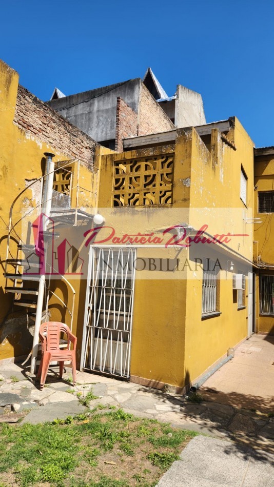 VENTA CASA 6 AMB CON GARAGE Y PARQUE EN GRAL PAZ ENTRE AV CRUZ Y CHILAVERT VILLA LUGANO LOTE TERRENO 8.66 X 31 