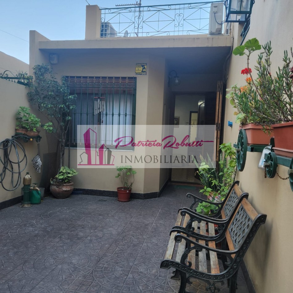 EN VENTA CASA 3 + 2 AMBIENTES EN VILLA LUGANO- LOTE 8.66 X 21.35- MULTIFAMILIAR 