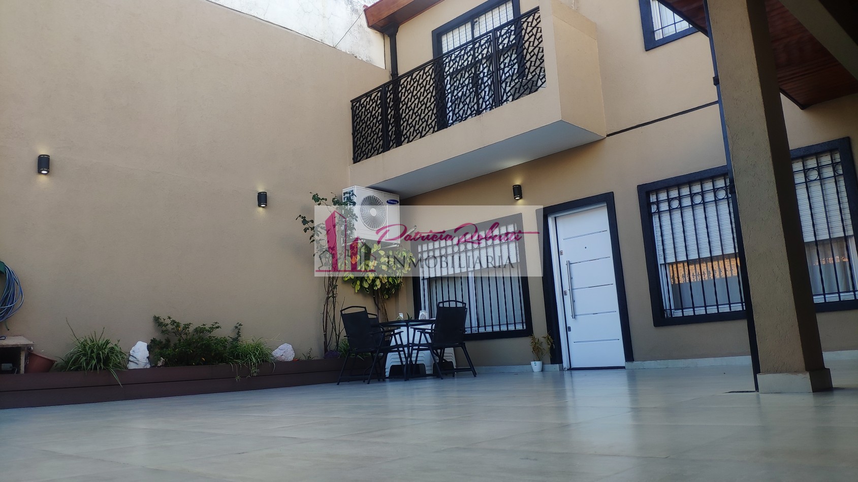 EN VENTA CASA 6 AMBIENTES EN LA TABLADA.