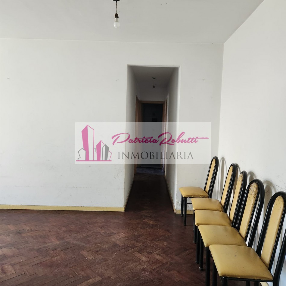 EN VENTA DEPARTAMENTO 3 AMBIENTES CON PATIO EN CENTRO COMERCIAL VILLA CELINA.